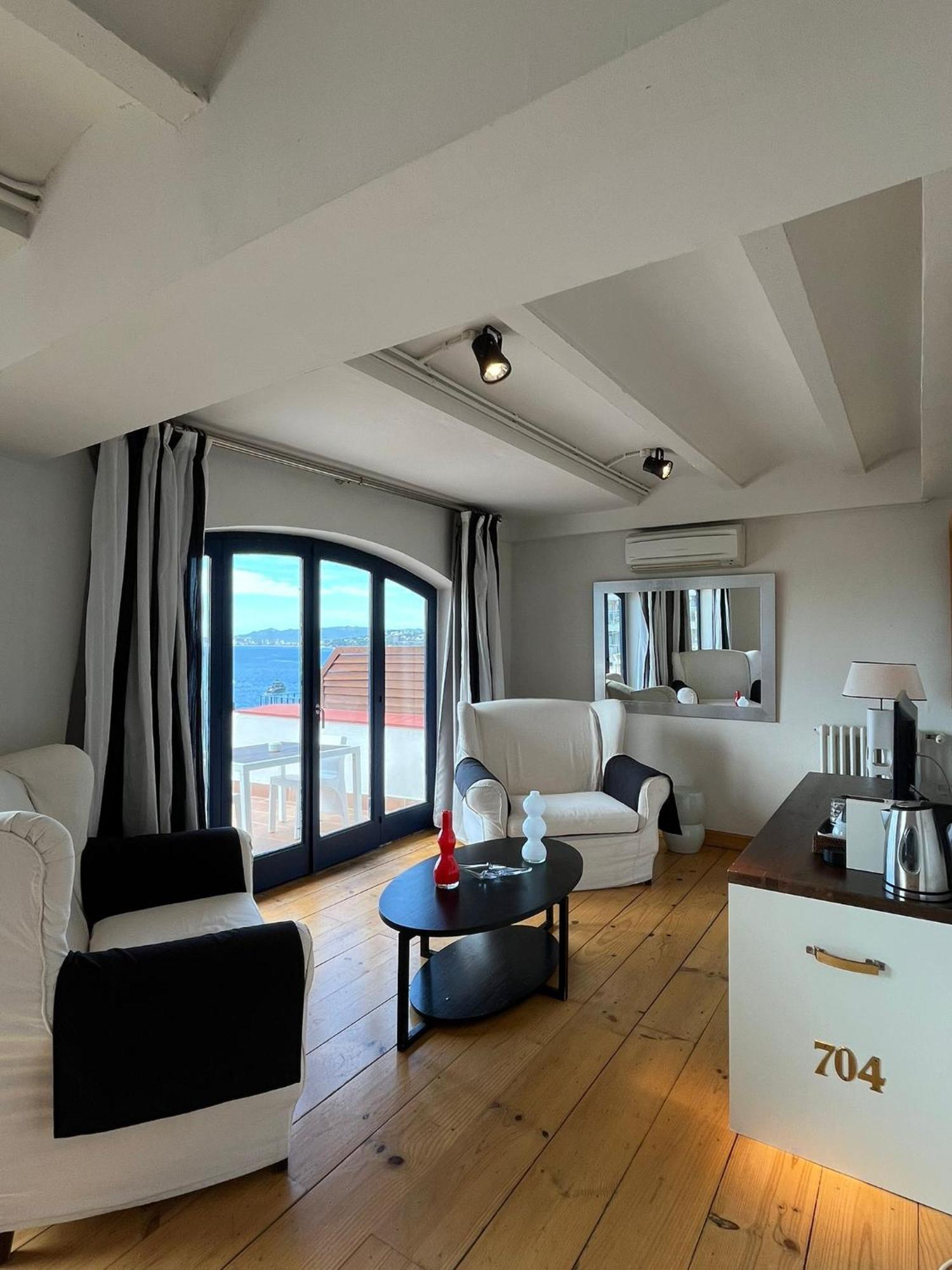 Hotel Trias Паламос Экстерьер фото